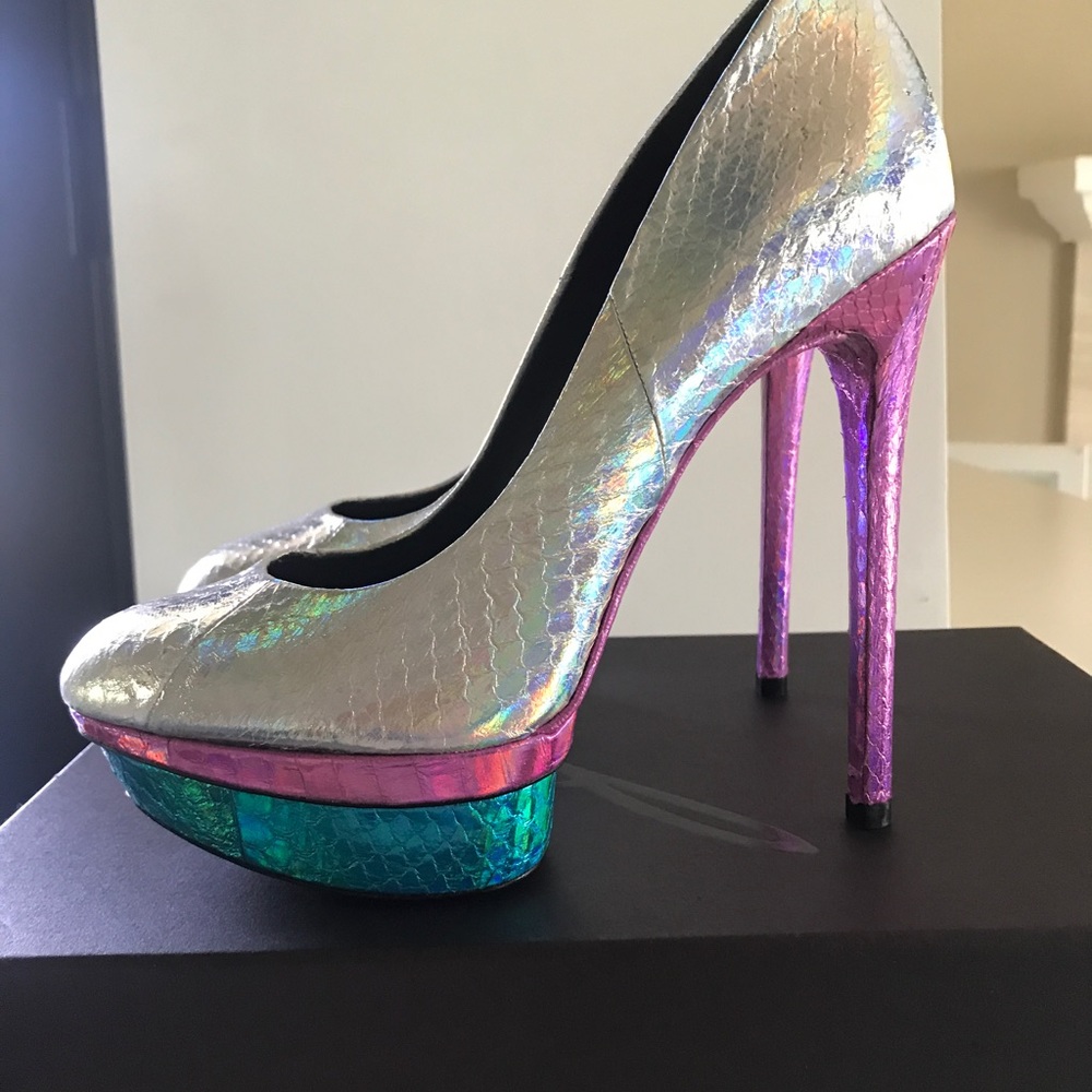 NWT Brian Atwood Fontanne Hologram Snakeskin Pump - Picture 5 of 6